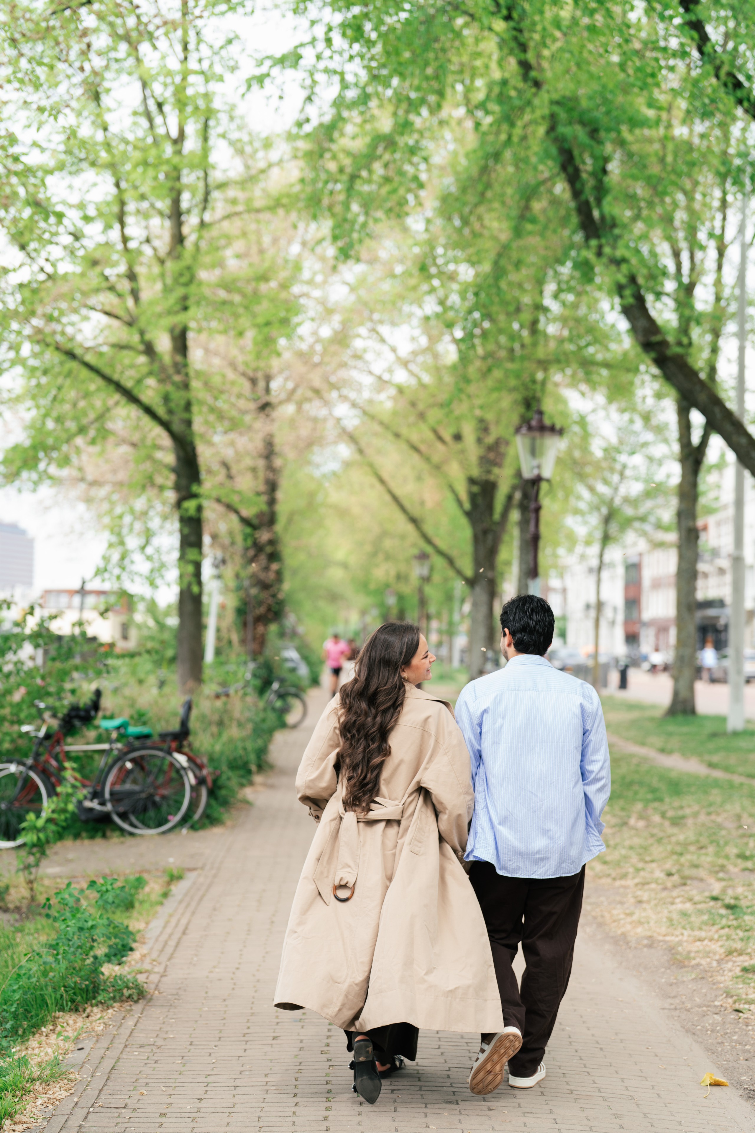 Soft-light couple portrait along the Amstel