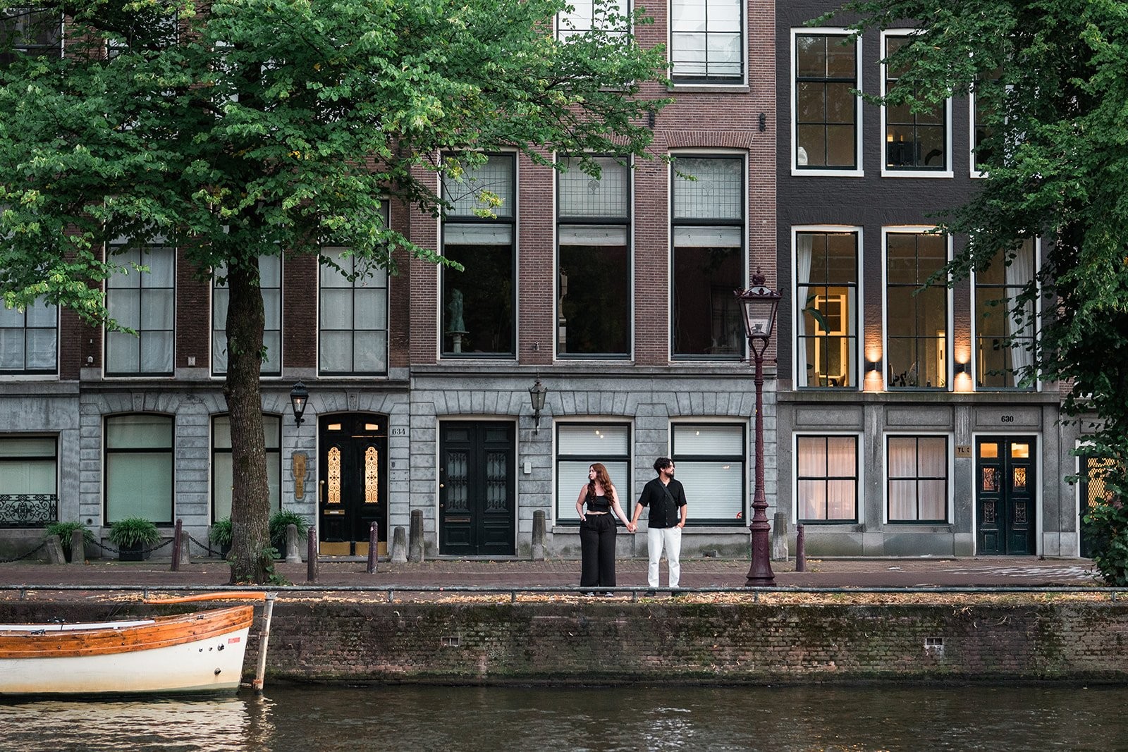 Suzie and Carlos walking the Keizersgracht canal