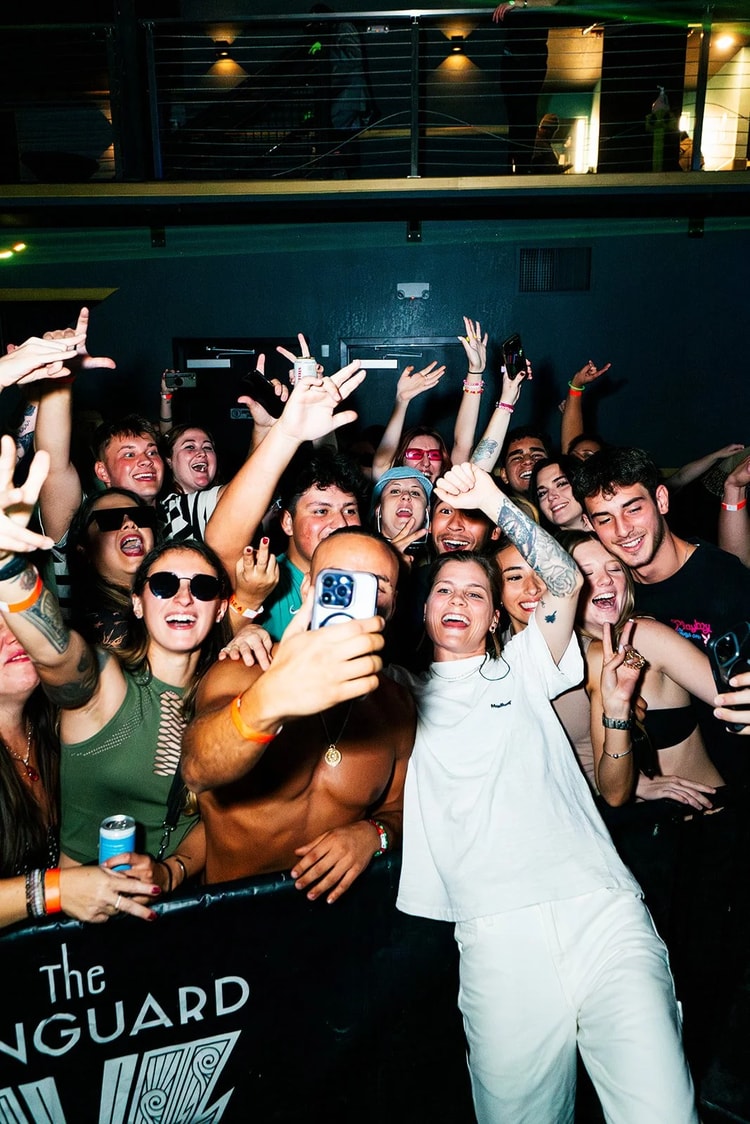 J.Worra crowd interaction